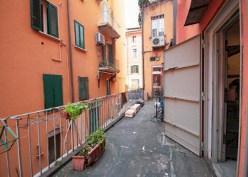 Balcone - Negozio via delle Moline, Bologna (zona Centro Storico) - foto 7