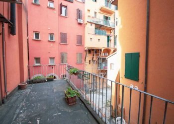 Balcone - Negozio via delle Moline, Bologna (zona Centro Storico) - foto 8