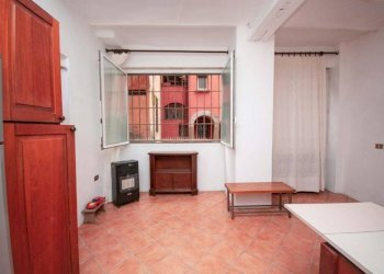 Stanza arredata - Negozio via delle Moline, Bologna (zona Centro Storico) - foto 10