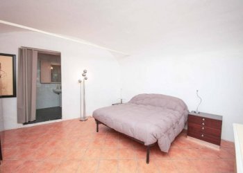 Camera da letto - Negozio via delle Moline, Bologna (zona Centro Storico) - foto 13