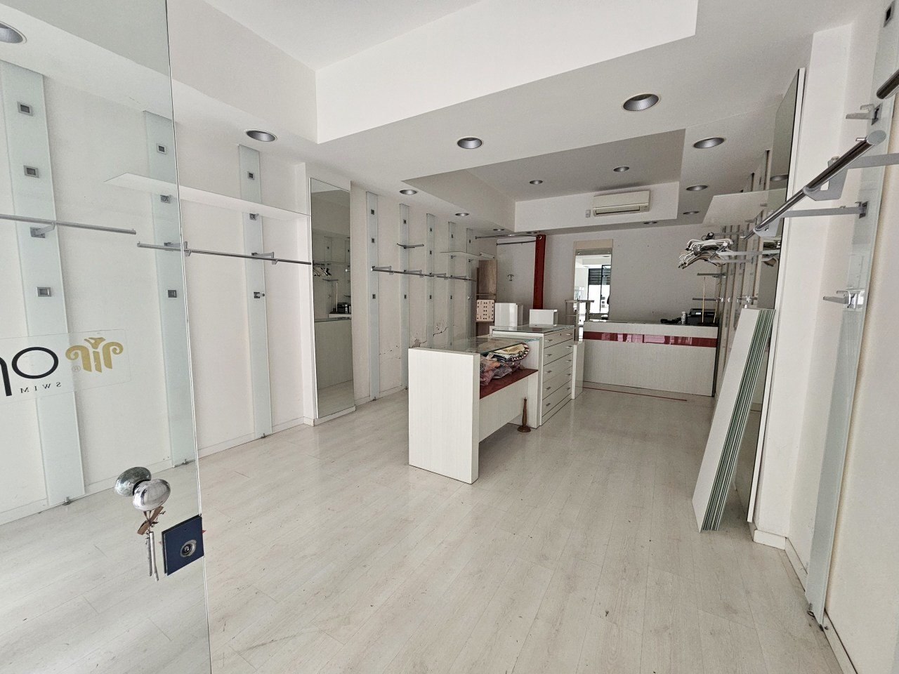 02.jpg - Locale Commerciale Via Pietro Gori 32, Sarzana - foto 2