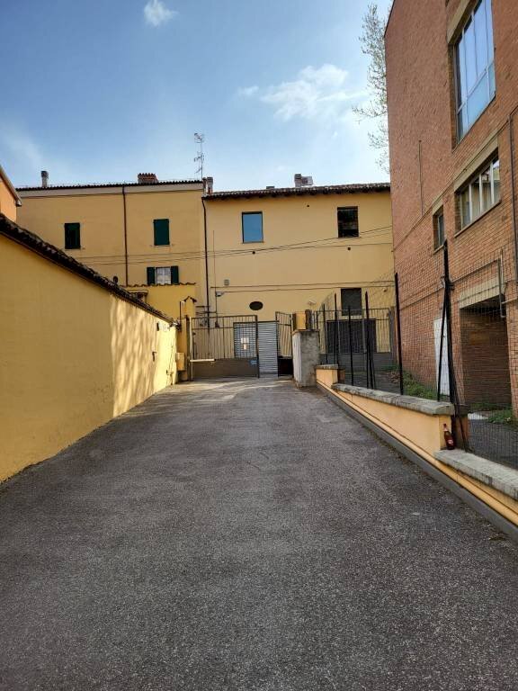 Zona - Box via Sant'Isaia, 6, Bologna (zona Centro Storico) - foto 2