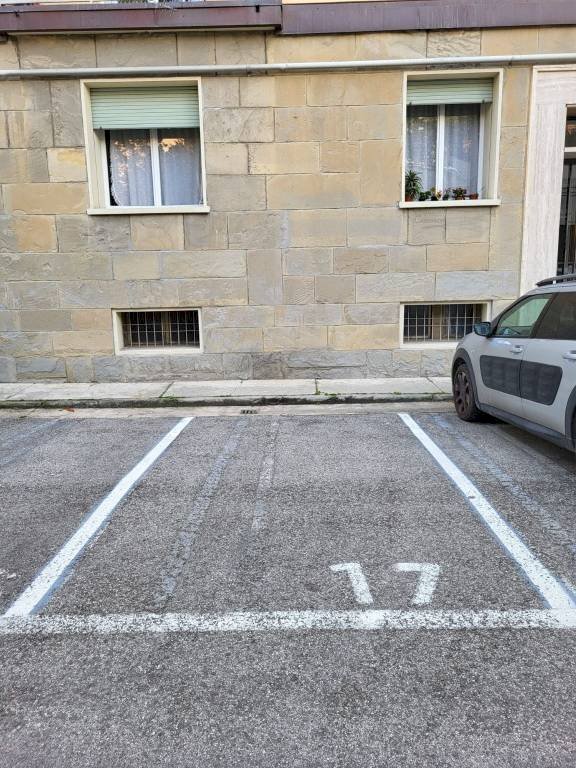 Facciata - Box via Sant'Isaia, 6, Bologna (zona Centro Storico) - foto 3