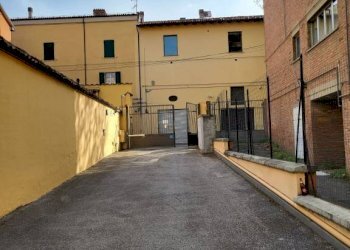 Zona - Box via Sant'Isaia, 6, Bologna (zona Centro Storico) - foto 2