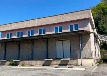 Facciata - Capannone via Aurelia Ovest, Massa - foto 1