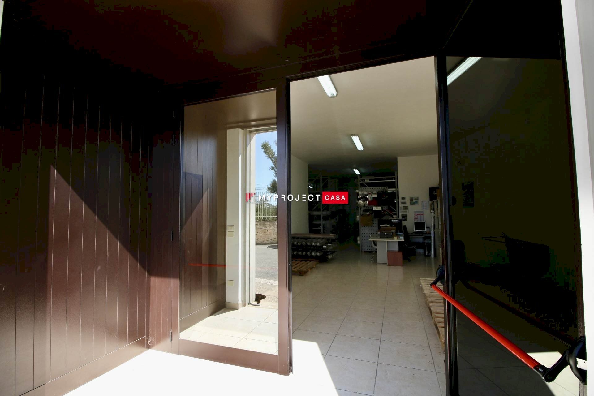 Negozio Via Giuseppe Chiarelli, Martina Franca - foto 2