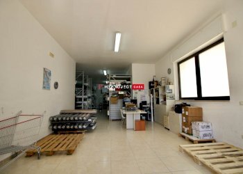 Negozio Via Giuseppe Chiarelli, Martina Franca - foto 7