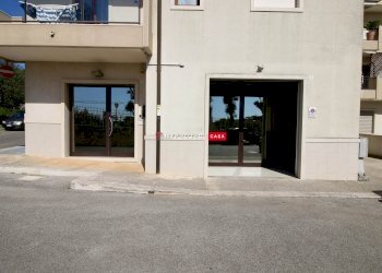 Negozio Via Giuseppe Chiarelli, Martina Franca - foto 1