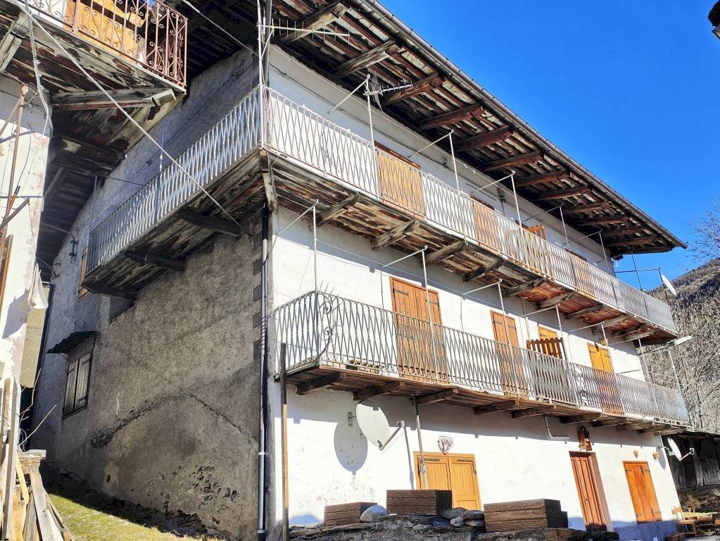 Three-room apartment Frazione Castello, 1, Pontechianale - photo 2