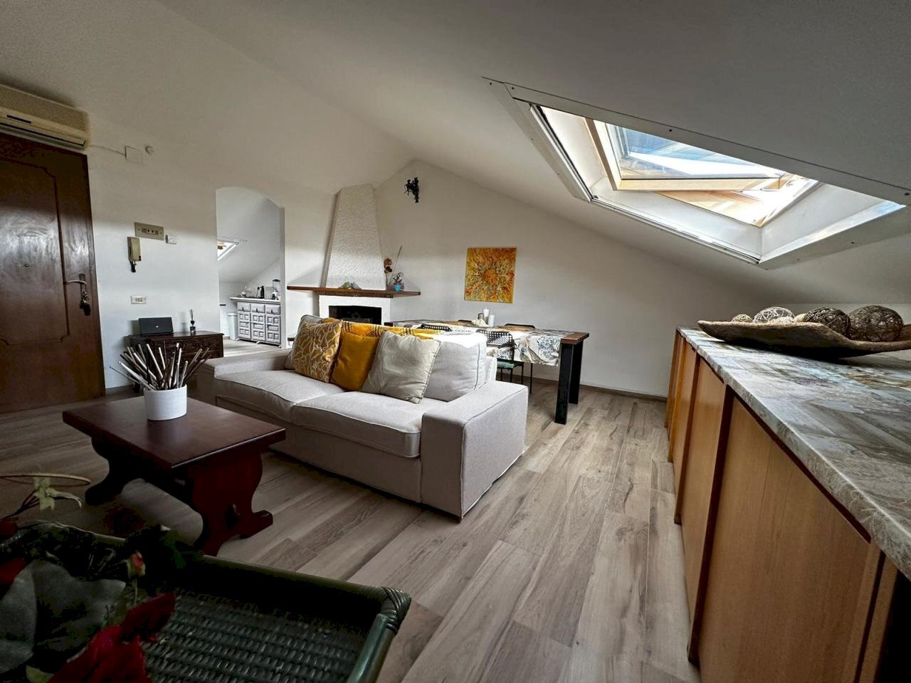 1b2367f7-88d5-4fd4-841c-989e50e0dc02.jpg - Mansarda Montignoso - foto 2