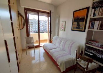 camera da letto - Trilocale Andora - foto 9