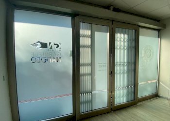 vetrina accesso - Shop piazza Quattro Martiri, 43, Carmagnola - photo 11