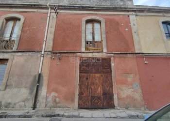 Independent house VIA FRANCESCO CRISPI, Floridia - photo 1