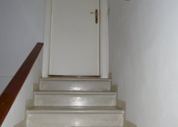 Scala interna accesso mansarda - Villa a Schiera Serra de' Conti - foto 17