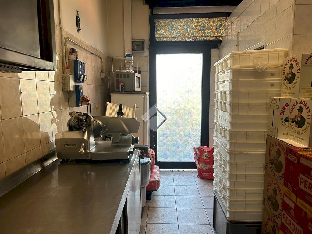 Shop Negozio Via Emilia Ponente, Bologna (neighborhood Santa Viola) - photo 3