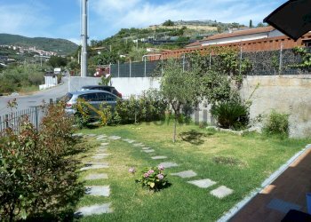 Ingresso esterno - Three-room apartment Via Ortassi 44, Santo Stefano al Mare - photo 1