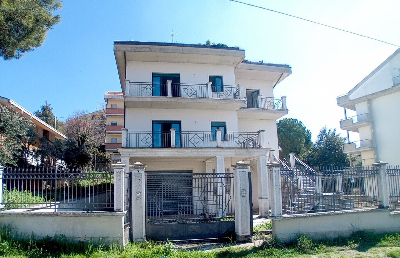facciata - Villa Via dei Frentani 60, Chieti - foto 2