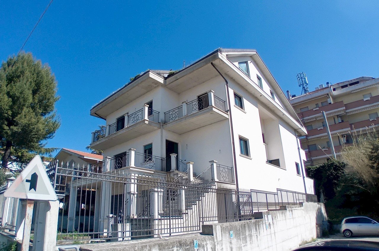 facciata - Villa Via dei Frentani 60, Chieti - foto 3