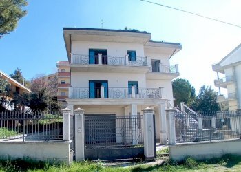 facciata - Villa Via dei Frentani 60, Chieti - foto 2