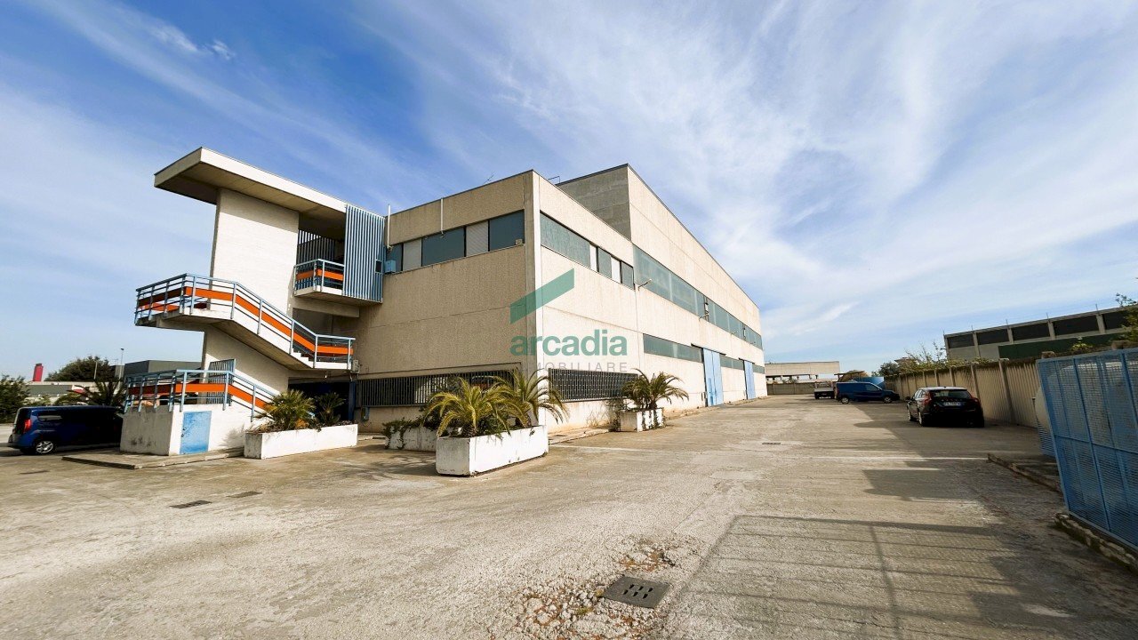 esterno - Locale Commerciale Via delle Petunie 3, Modugno - foto 2