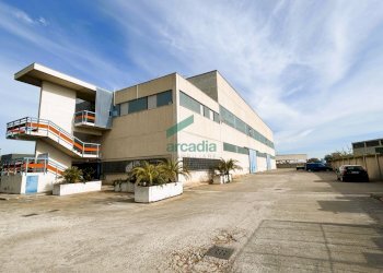 esterno - Locale Commerciale Via delle Petunie 3, Modugno - foto 2