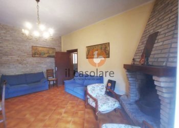 Salone - Appartamento via Castello, Colli al Metauro - foto 4