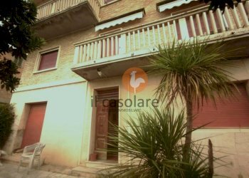 Facciata - Appartamento via Castello, Colli al Metauro - foto 5