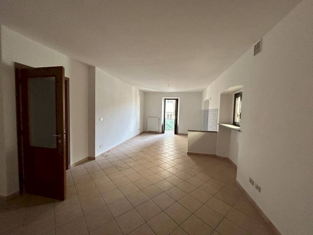 Stanza non arredata - Quadrilocale piazza Santa Maria Maggiore, Mondovì - foto 1