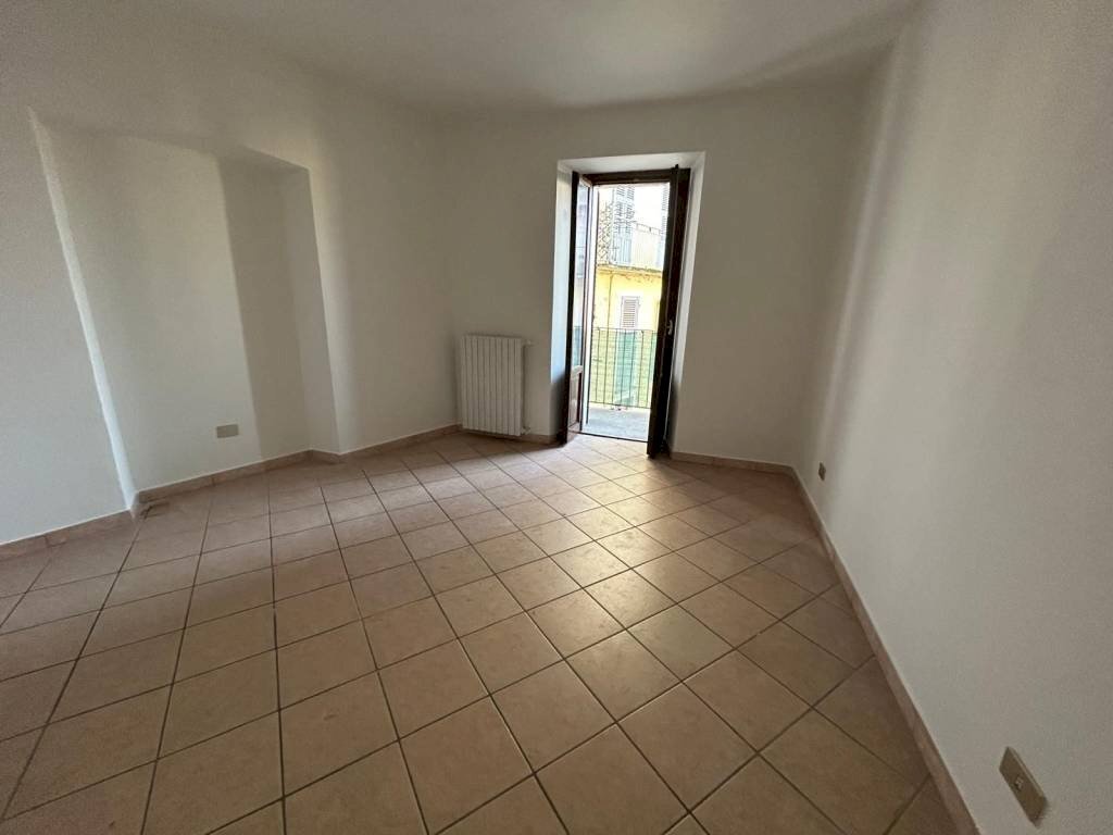 Stanza non arredata - Quadrilocale piazza Santa Maria Maggiore, Mondovì - foto 2