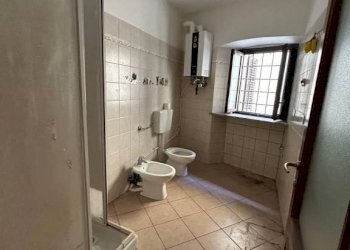 Bagno - Four-room apartment piazza Santa Maria Maggiore, Mondovì - photo 6