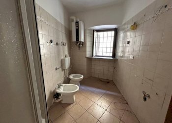 Bagno - Four-room apartment piazza Santa Maria Maggiore, Mondovì - photo 7