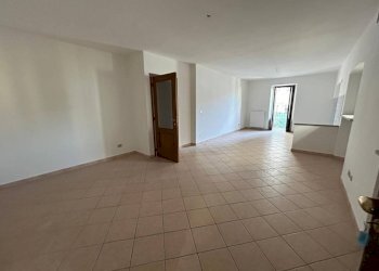 Stanza non arredata - Four-room apartment piazza Santa Maria Maggiore, Mondovì - photo 8