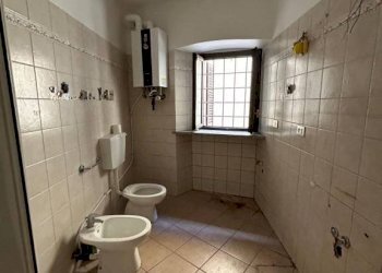 Bagno - Four-room apartment piazza Santa Maria Maggiore, Mondovì - photo 12