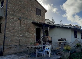 facciata - Casale Strada San Maria della Collina 108, Perugia - foto 1