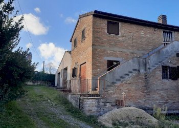 facciata - Casale Strada San Maria della Collina 108, Perugia - foto 3