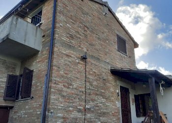 facciata - Casale Strada San Maria della Collina 108, Perugia - foto 4