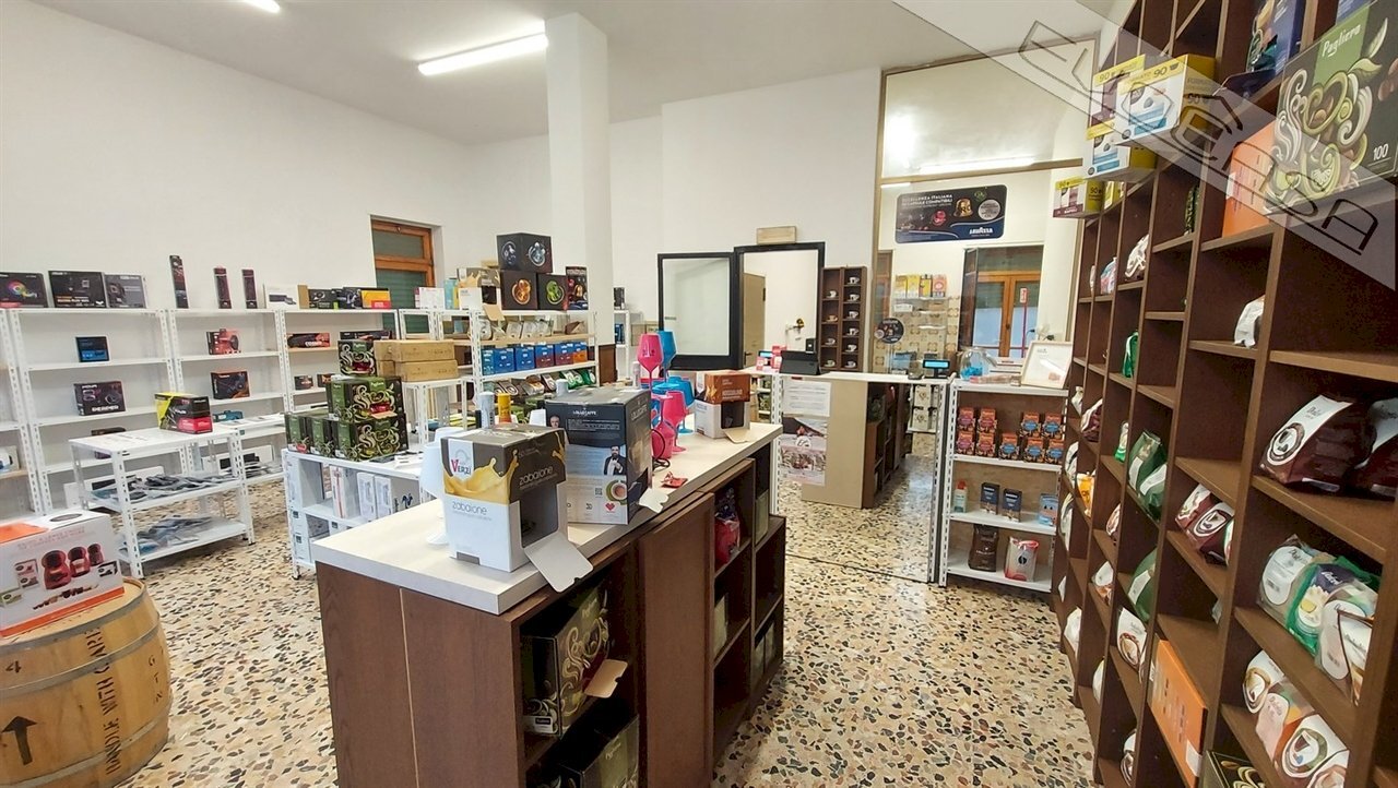 Negozio Via Caduti per la Libertà , Pinasca - foto 3