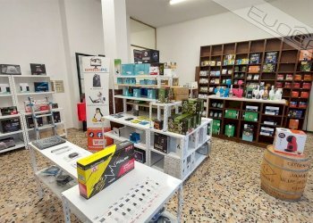 Negozio Via Caduti per la Libertà , Pinasca - foto 2