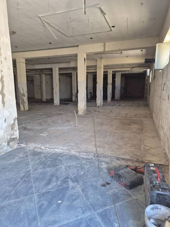 Interno non residenziale - Negozio corso Domenico Riccardi, Cercola - foto 1