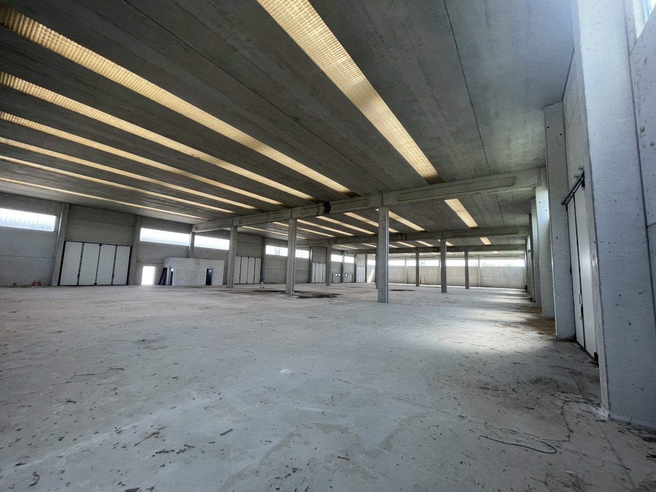 IMG_3340.jpeg - Magazzino Via delle Barazzine 9, Pieve Porto Morone - foto 2