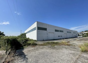 IMG_3332.jpeg - Magazzino Via delle Barazzine 9, Pieve Porto Morone - foto 4