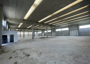 IMG_3337.jpeg - Magazzino Via delle Barazzine 9, Pieve Porto Morone - foto 5