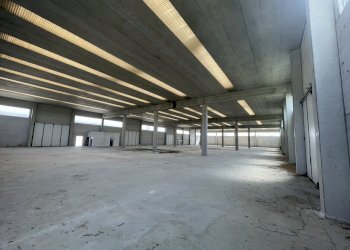 IMG_3340.jpeg - Magazzino Via delle Barazzine 9, Pieve Porto Morone - foto 2