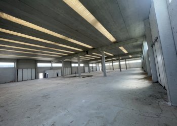 IMG_3341.jpeg - Magazzino Via delle Barazzine 9, Pieve Porto Morone - foto 7