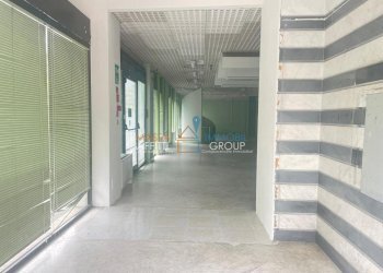 WhatsApp Image 2024-04-23 at 16.08.25.jpeg - Locale Commerciale Viale Roma 183, Massa - foto 1