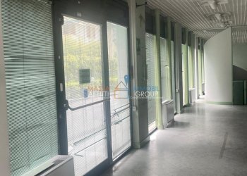 WhatsApp Image 2024-04-23 at 16.08.29 (1).jpeg - Locale Commerciale Viale Roma 183, Massa - foto 2