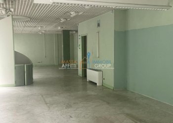 WhatsApp Image 2024-04-23 at 16.08.30.jpeg - Locale Commerciale Viale Roma 183, Massa - foto 4