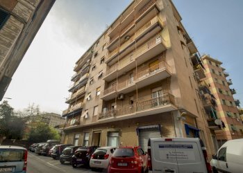 Locale Commerciale Via alla Chiesa di Pra', Genova (zona Palmaro) - foto 2