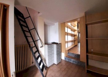 Interno palazzo - Negozio via Alberto De Simoni, 39, Sondrio - foto 8