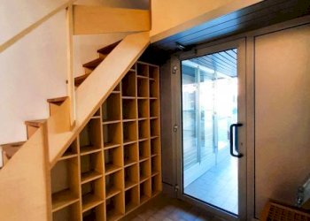 Interno palazzo - Negozio via Alberto De Simoni, 39, Sondrio - foto 12